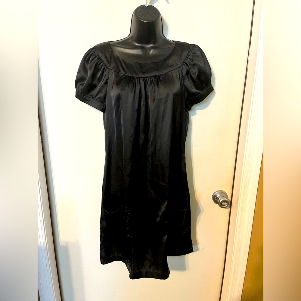 Elegant Black Satinlike Smock Dress W/ 2 front pockets. Sz M